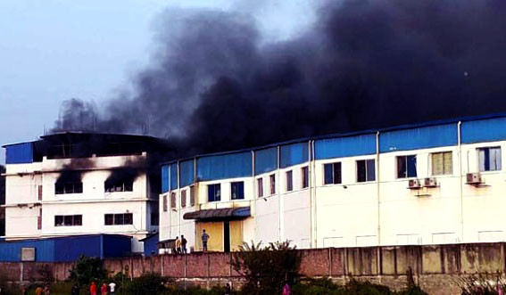 মোজা তৈরির কারখানায় আগুন, নিয়ন্ত্রণে ফায়ার সার্ভিসের ৬ ইউনিট